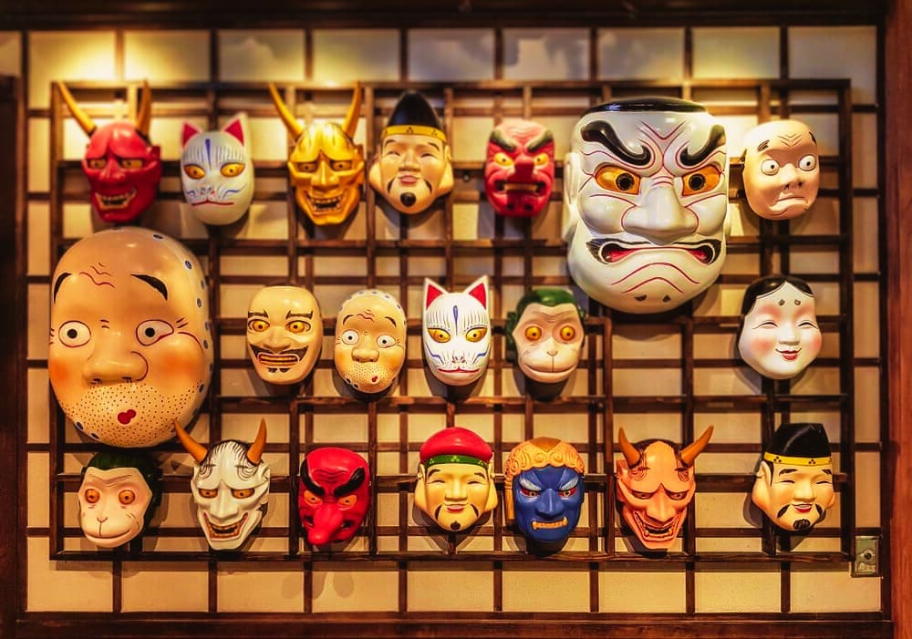 imagen de diferentes tipos de mascaras japonesas 